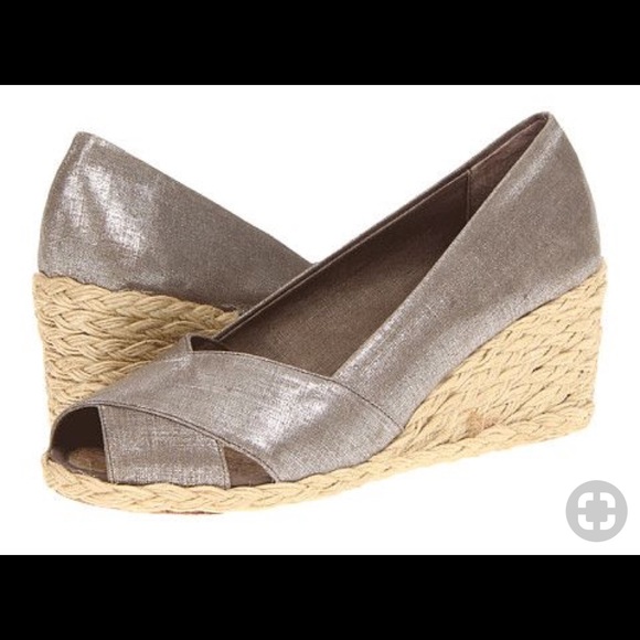 Lauren Ralph Lauren Shoes - BNW Lauren Ralph Lauren Wedges 6B